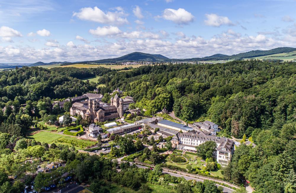 Eifel Maria Laach  Gruppenreisen Klassenfahrten Gruppenunterkunft